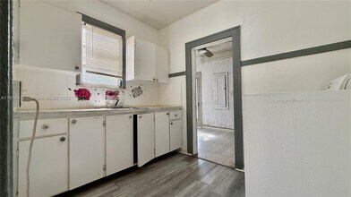 444 SW 10th Ave in Miami, FL - Building Photo - Building Photo