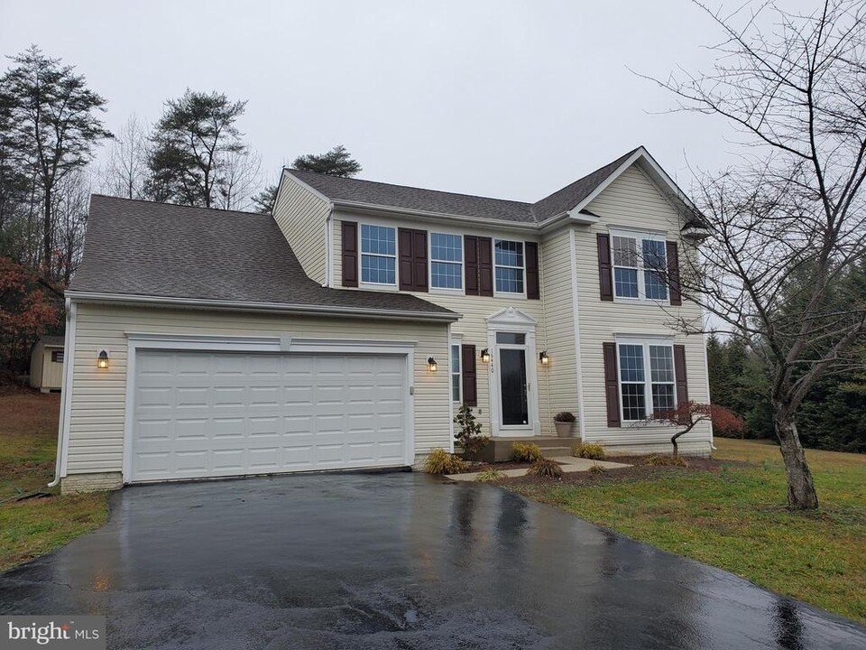 16440 Triple Crown Ct in Hughesville, MD - Building Photo