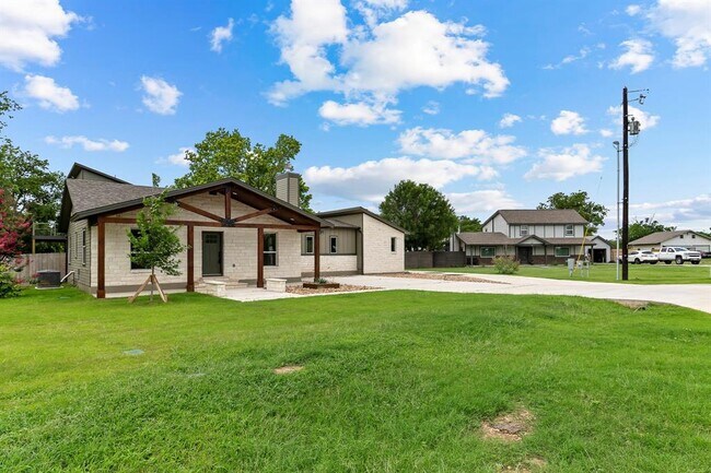 100 Bryson Bend in Liberty Hill, TX - Building Photo - Building Photo