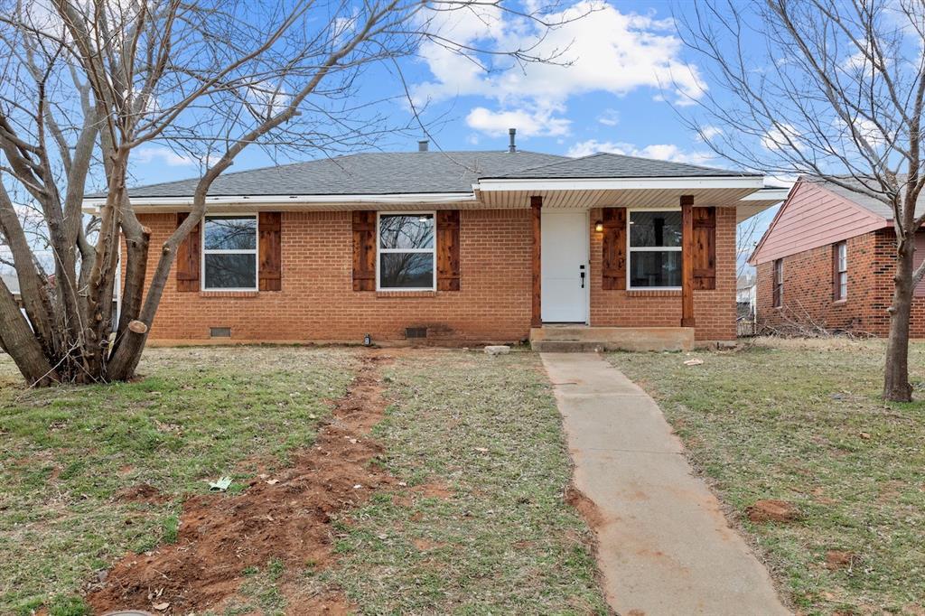 700 Santa Fe Dr in Clinton, OK - Building Photo