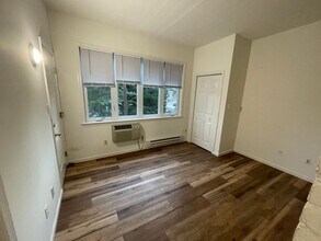 4025 Davis Pl NW in Washington, DC - Building Photo - Building Photo