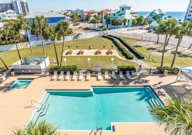 13500 Sandy Key Dr in Pensacola, FL - Foto de edificio - Building Photo