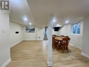 319 Barber Dr in Halton Hills, ON - Building Photo - Building Photo