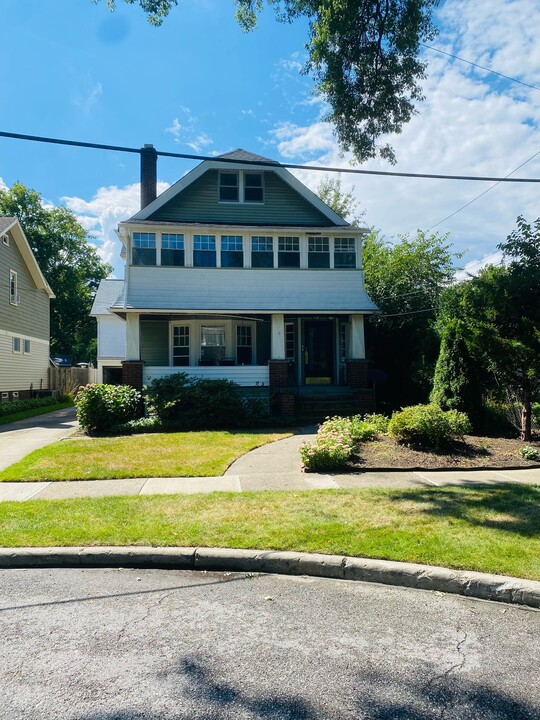12905 Arliss Dr in Lakewood, OH - Building Photo