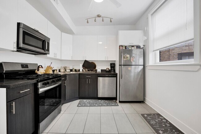 3226 W Potomac Ave in Chicago, IL - Building Photo - Building Photo