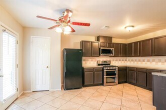 7811 Cedar View St in Baytown, TX - Building Photo - Building Photo
