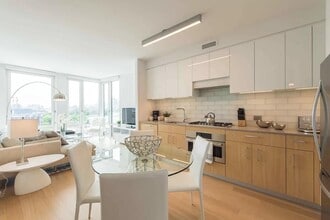 10 Halletts Point in Queens, NY - Building Photo - Building Photo