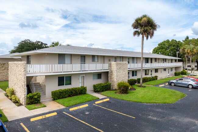 The Fairways II in Lehigh Acres, FL - Building Photo - Building Photo