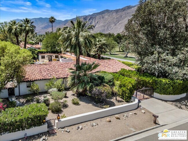 1011 E El Alameda in Palm Springs, CA - Building Photo - Building Photo