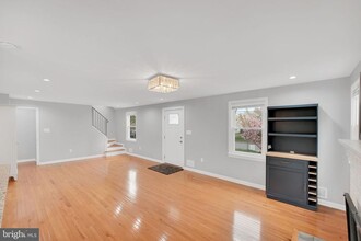 5113 Emerson St in Hyattsville, MD - Foto de edificio - Building Photo