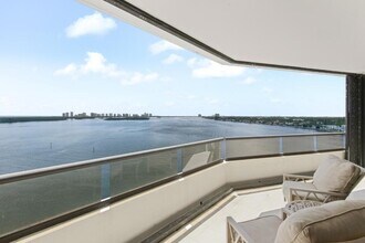 100 Lakeshore Dr in North Palm Beach, FL - Building Photo - Building Photo