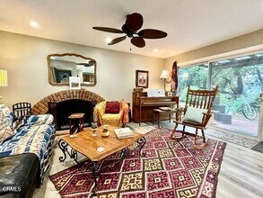 883 Moreno Dr in Ojai, CA - Foto de edificio - Building Photo