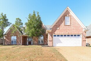 5033 Thornebrook Cove in Arlington, TN - Building Photo