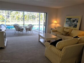 735 High Pines Dr in Naples, FL - Foto de edificio - Building Photo