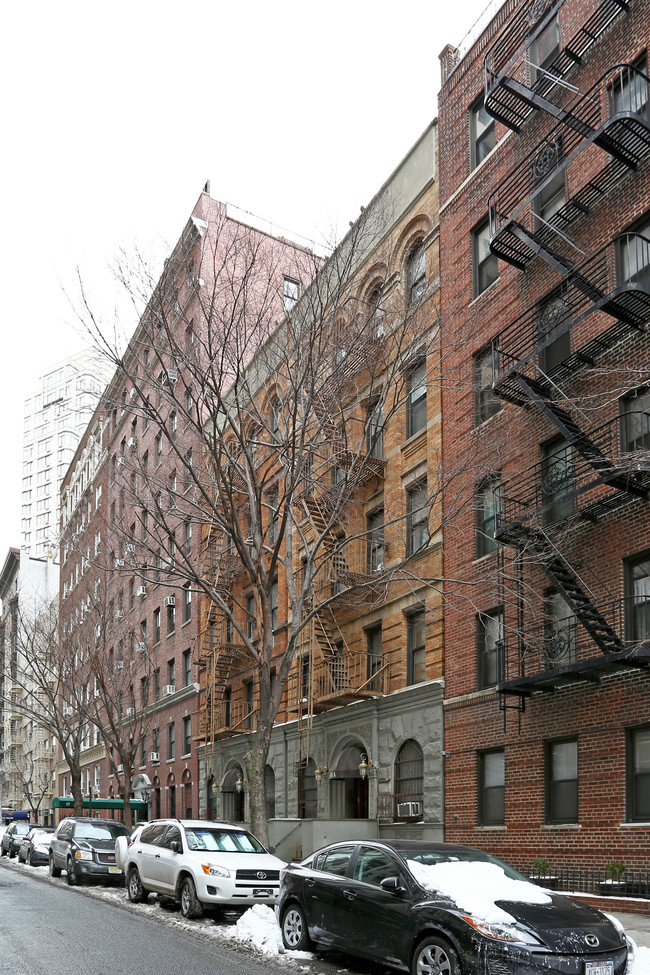 15 w 64th St in New York, NY - Building Photo - Building Photo