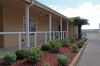 SouthFork Apartments in Corpus Christi, TX - Foto de edificio - Building Photo