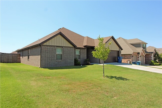 902 SW Caprington St in Bentonville, AR - Building Photo - Building Photo