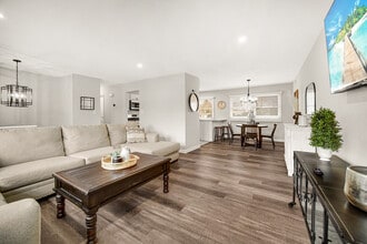 706 Christy Ln in Schererville, IN - Foto de edificio - Building Photo