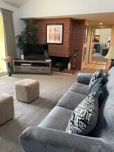 1456 San Carlos Ave, Unit 305 in San Carlos, CA - Building Photo - Building Photo
