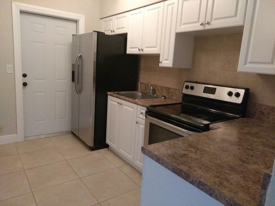 1028 SW 15th Terrace in Fort Lauderdale, FL - Foto de edificio