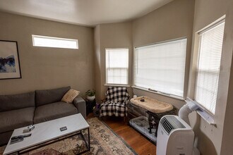 1010 Taylor Ave N in Seattle, WA - Building Photo - Building Photo
