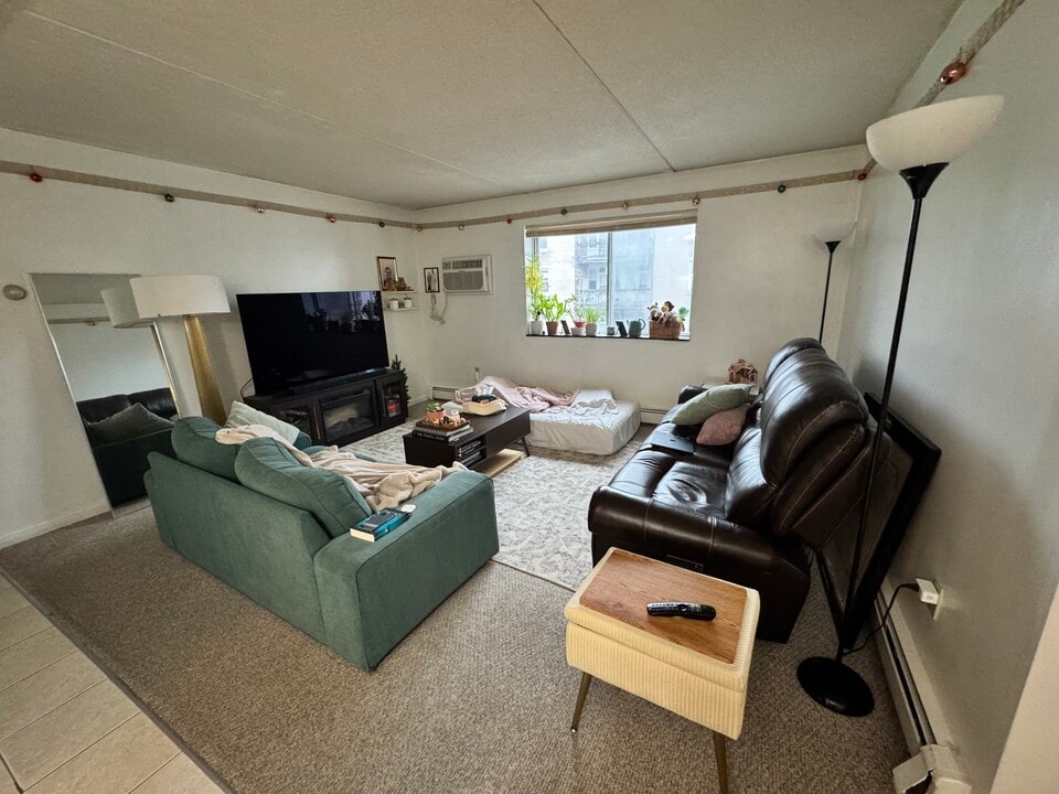 80 Gardner St in Boston, MA - Building Photo