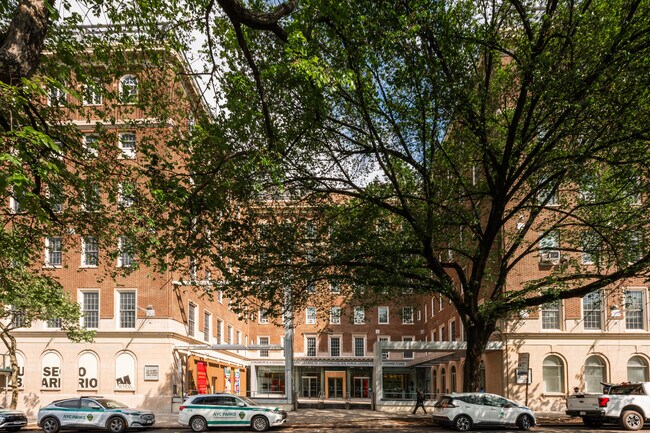 1 E 104th St in New York, NY - Building Photo - Building Photo