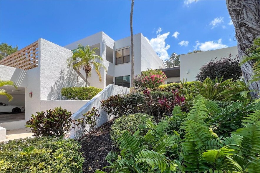 523 Bayport Way, Unit 523 in Longboat Key, FL - Building Photo