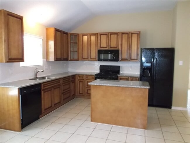 1835 Manor Dr in Baytown, TX - Building Photo - Building Photo