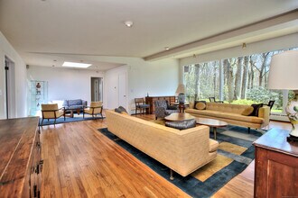 208 Bayberry Ln in Westport, CT - Building Photo - Building Photo