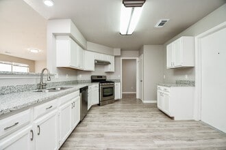 11659 Evesborough Dr in Houston, TX - Building Photo - Building Photo