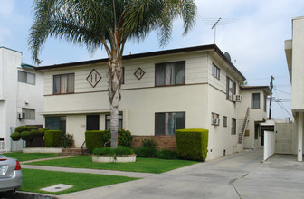 1042 S Sherbourne Dr in Los Angeles, CA - Building Photo - Building Photo