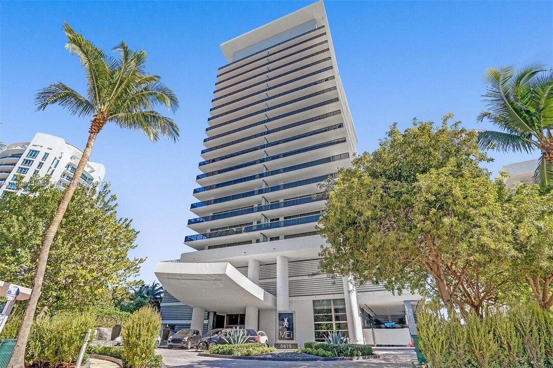 5875 Collins Ave, Unit 1803 in Miami, FL - Foto de edificio
