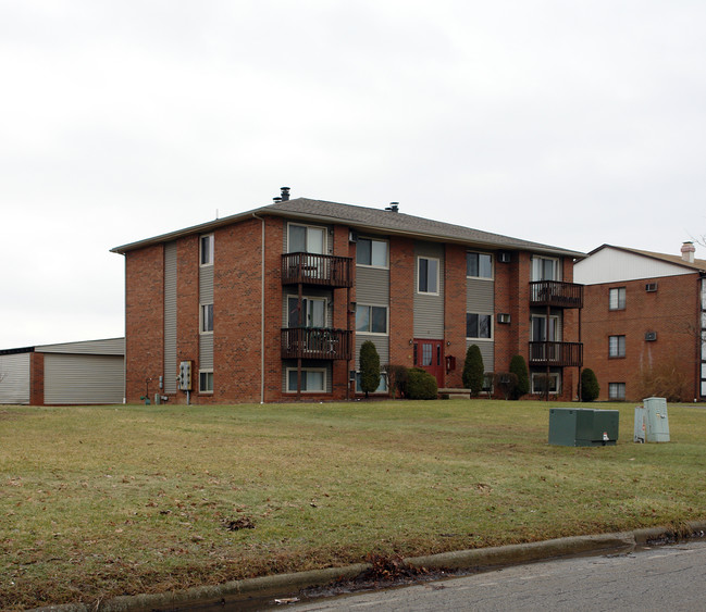 90 Carter Cir in Youngstown, OH - Building Photo - Building Photo