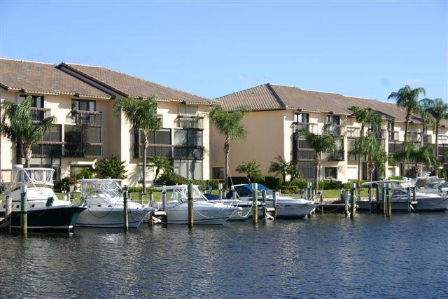 240 Captains Walk-Unit -514 in Delray Beach, FL - Building Photo