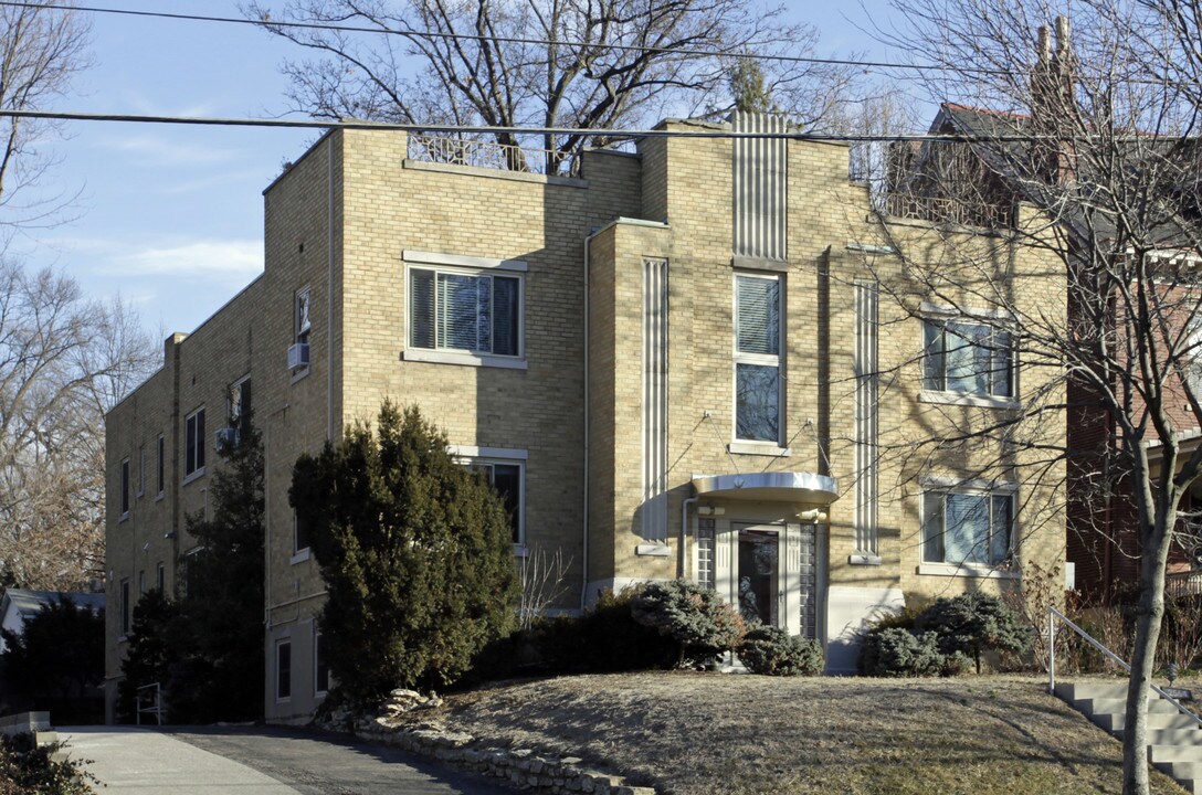 2564 Erie Ave in Cincinnati, OH - Building Photo
