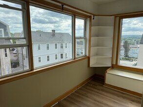 8 Montrose St, Unit 3 in Worcester, MA - Foto de edificio - Building Photo