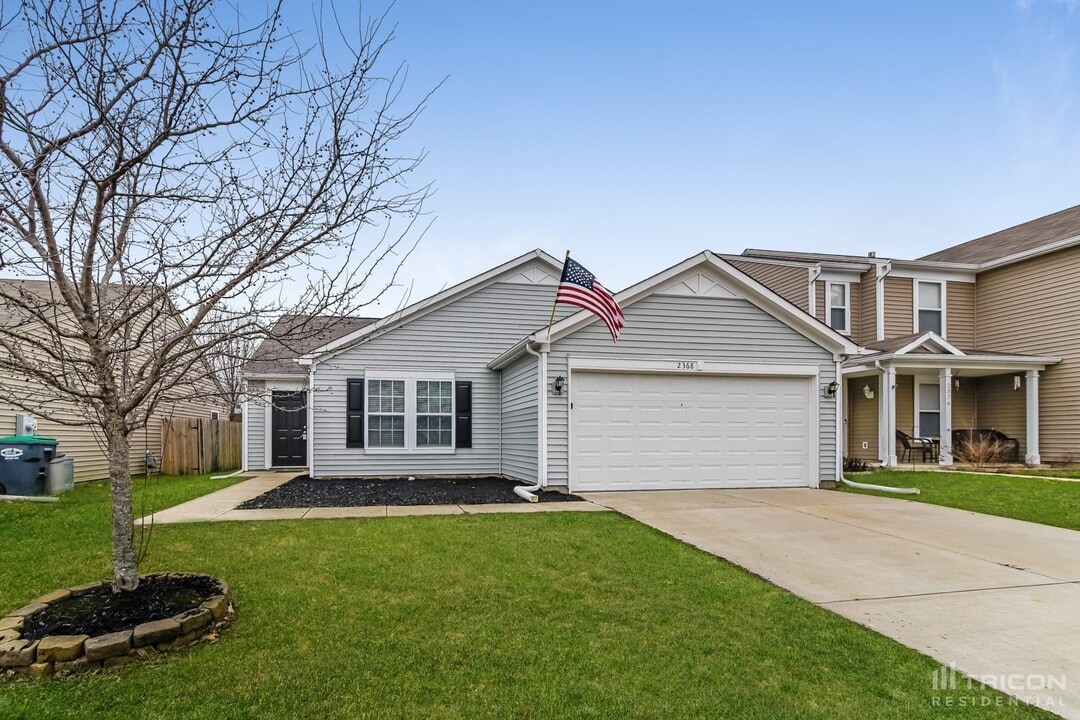 2368 Bridlewood Dr in Franklin, IN - Building Photo
