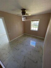 645 NE 35th St-Unit -1-2 in Oakland Park, FL - Building Photo - Building Photo