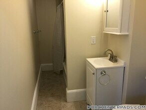 402 Neponset Ave in Boston, MA - Building Photo - Building Photo