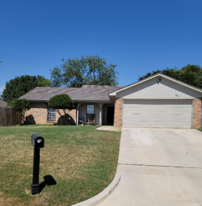 941 Aspen Ct in Burleson, TX - Building Photo