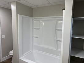 1429 Candia Rd, Unit 2 in Manchester, NH - Building Photo