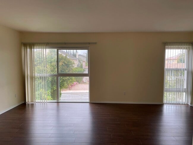2104 Huntington Ln, Unit C in Redondo Beach, CA - Foto de edificio - Building Photo