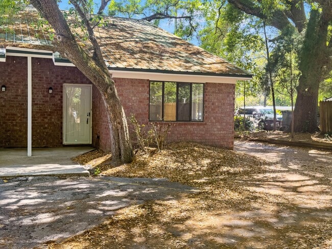 398 Country Club Blvd