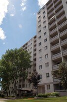 Chelsea Place in Winnipeg, MB - Building Photo