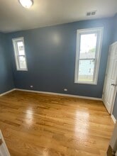 4903 W Hubbard St, Unit 2 in Chicago, IL - Building Photo - Building Photo