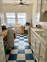 8237 Blackburn Ave, Unit 204 in Los Angeles, CA - Foto de edificio - Building Photo