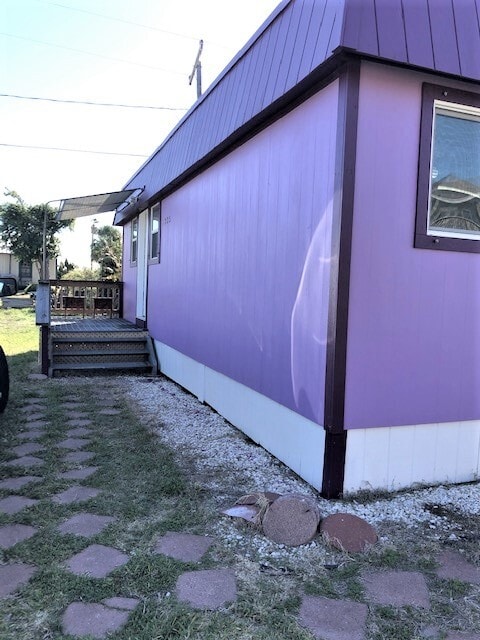 property at 1005 E Lamar St