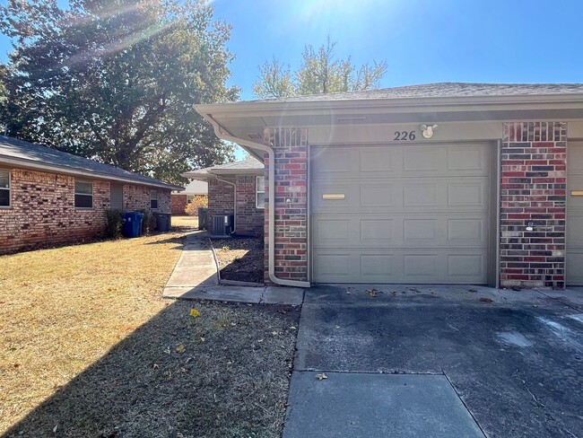 226 Hadwiger Ln in Edmond, OK - Building Photo - Building Photo