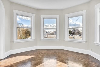 171 Norwood Ave in Cranston, RI - Foto de edificio - Building Photo